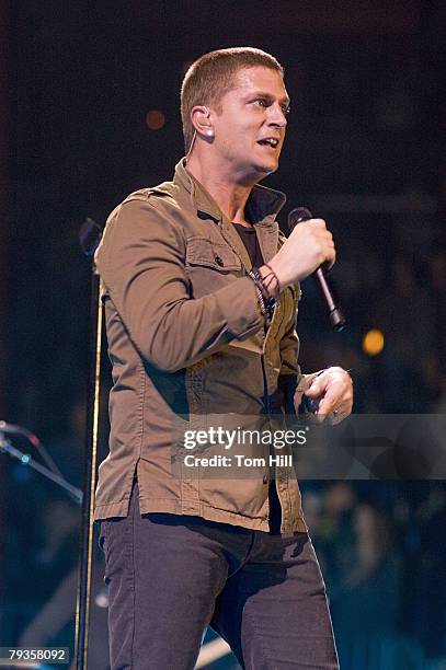 How tall is rob thomas from matchbox 20
