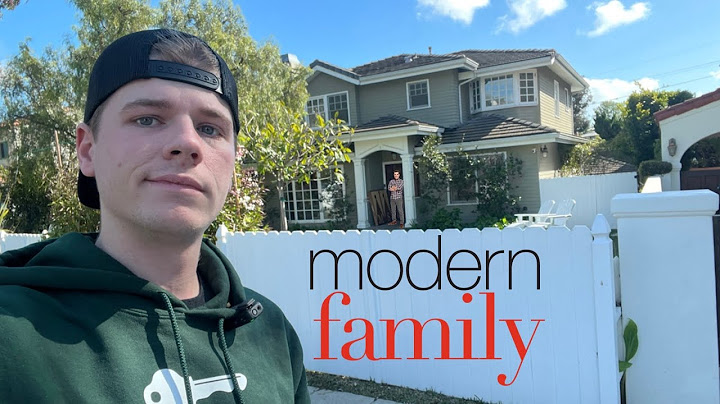 Where does modern family take place in the show