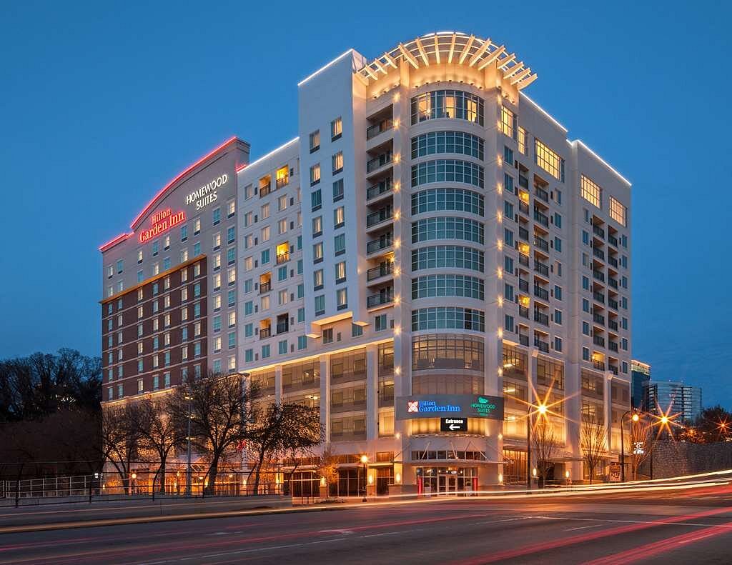 Hotels close to center stage atlanta