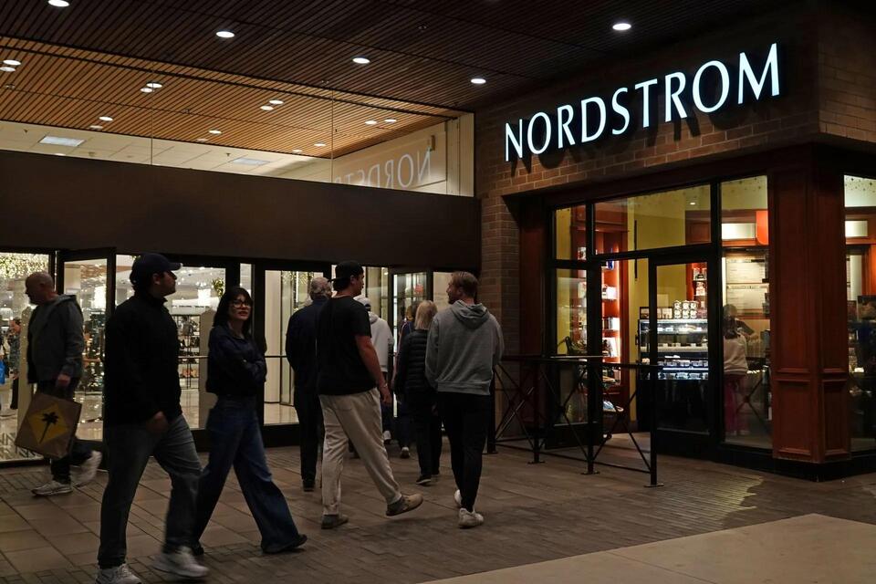 Nordstrom new year's day hours