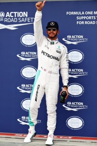How much does lewis hamilton weigh