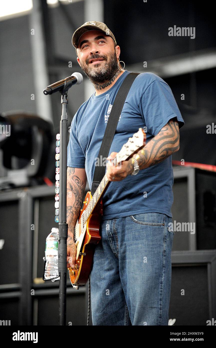 Lead singer in staind