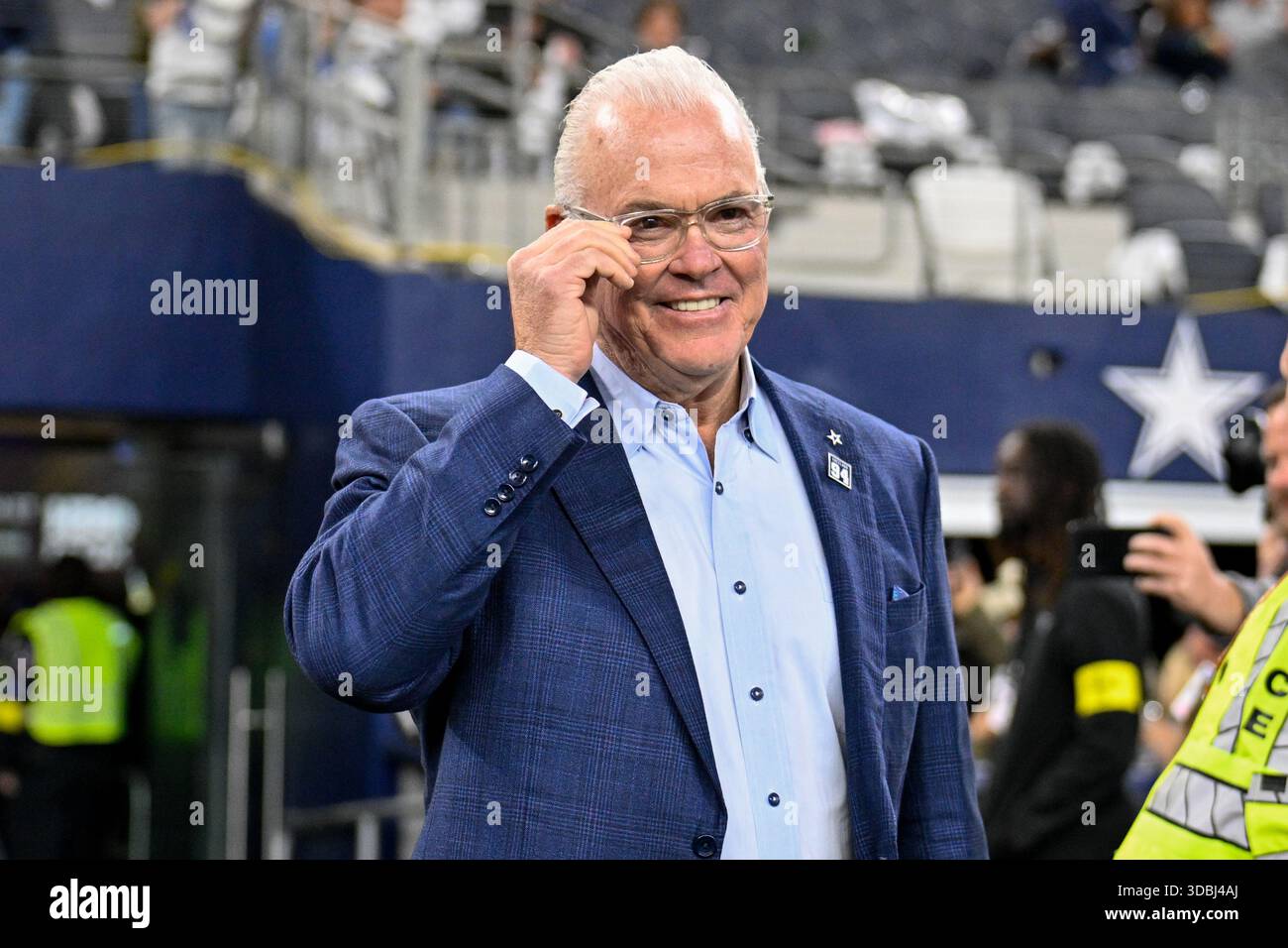 How old is stephen jones of the dallas cowboys