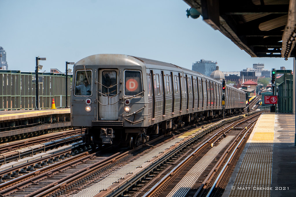 D train to manhattan